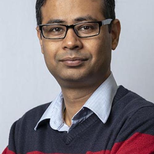 Vivek-Singh Headshot.jpg